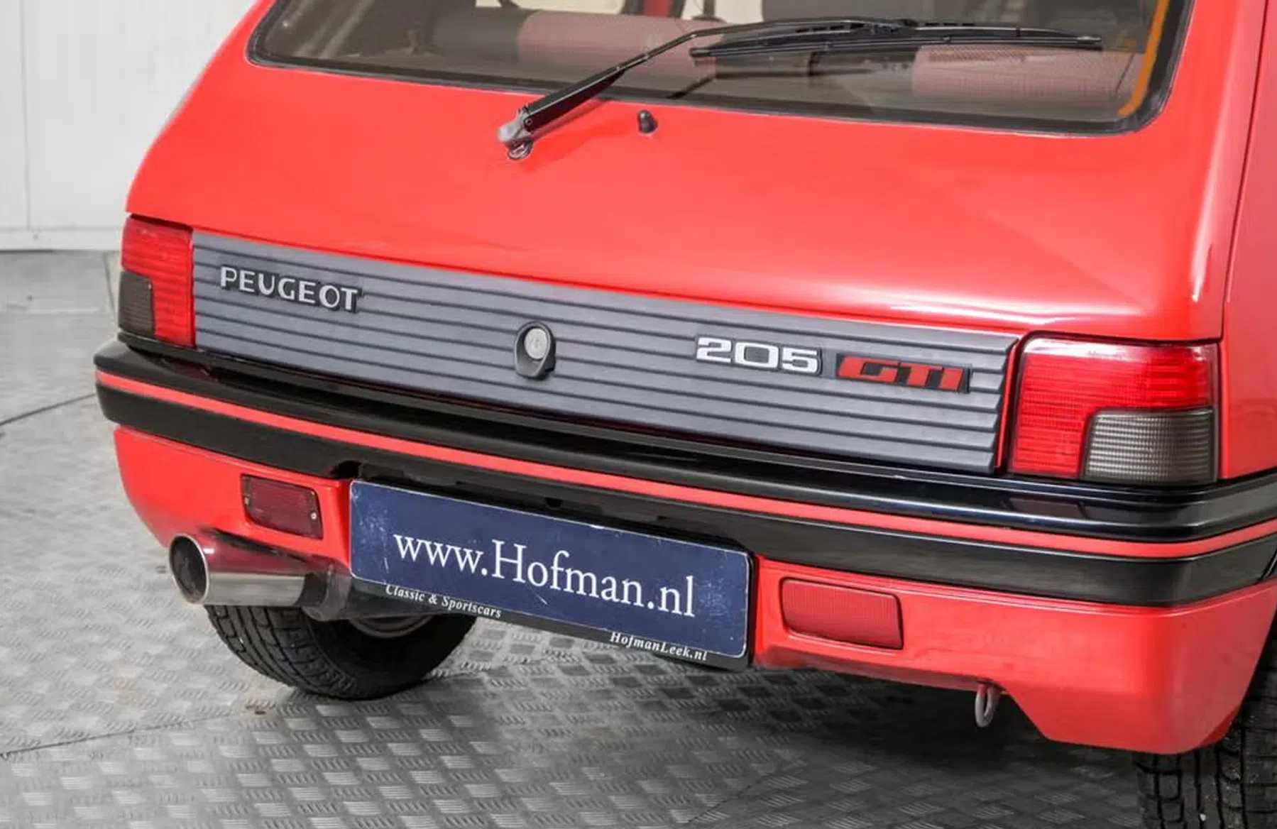 peugeot 205 GTI 1.6 rood